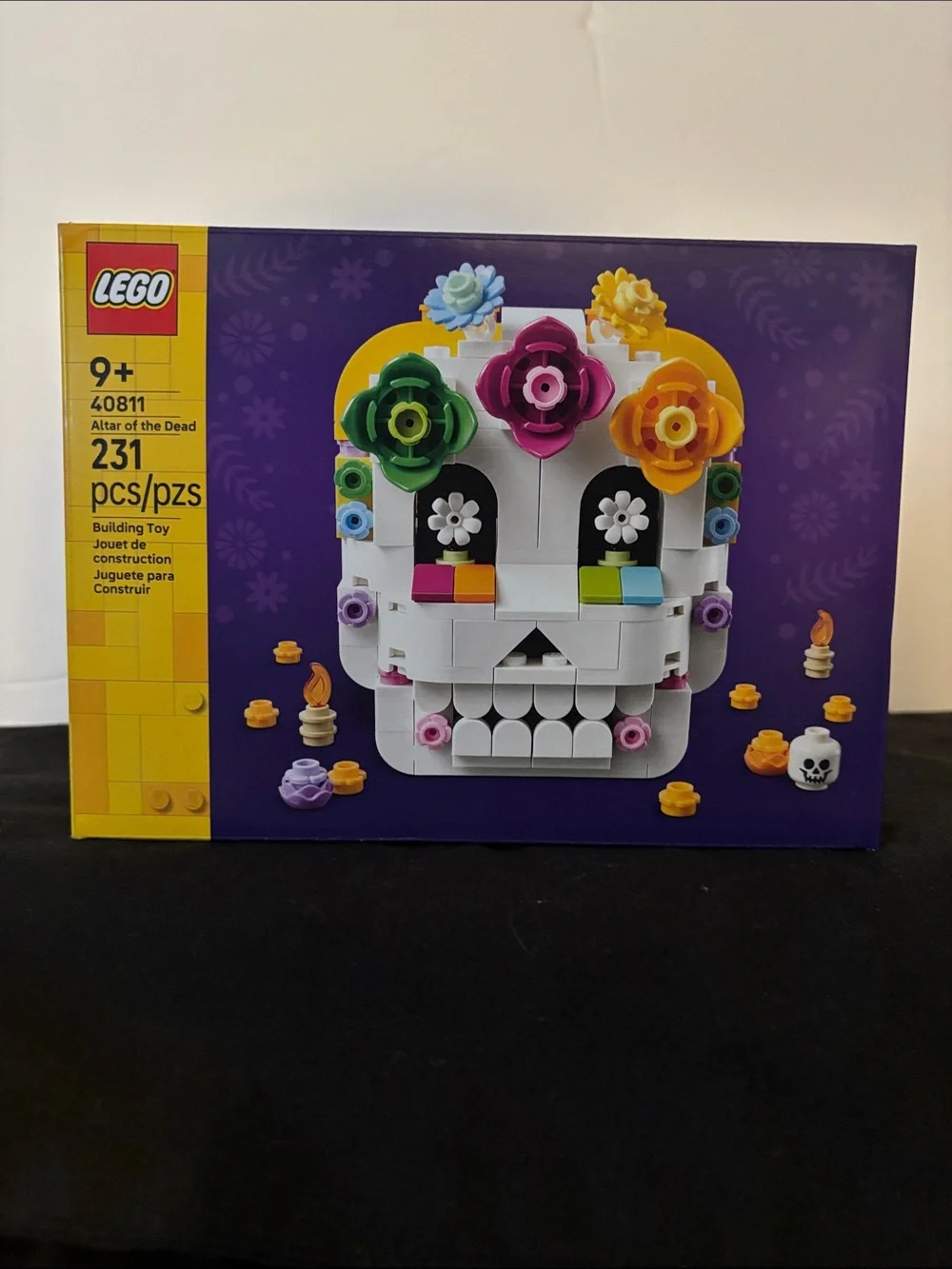 LEGO White Sugar Skull Altar with Multicolor Flower Accents